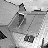 На даху – дві сонячні батареї 