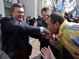 Дон Янукович - відтепер і тезка циганського Януковича