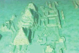 Серед руїн робот виявив скульптури, що нагадують піраміди