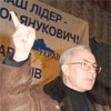 Азарову, окрім “папєрєдніков” заважають вибори