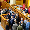 Нардепи Блоку Порошенка і «Батьківщини» заблокували трибуну парламенту