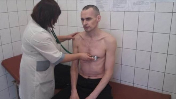 Політв’язні Кремля. Сенцов заявив, що його змусили припинити голодування