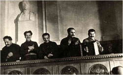 Кати України. Зліва направо: Г.К.Орджонікідзе, П.П.Постишев, К.Є.Ворошилов, Л.М.Каганович и Й.В.Сталін