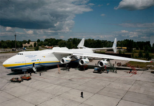 Ан-225 готується до польоту. Фото -  A. Deniskin (aerovokzal.net.ua)