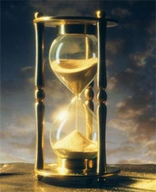 Пісочний годинник - це справжнє історичне явище: виникнувши ще в давні часи біля витоків цивілізації, вони не перестають користуватися популярністю і зараз. І час не змінив суть пісочного годинника: він в будь-якому випадку показує, як тече час... 
