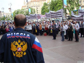 Російський громадянин організовує демонстрацію, Київ, 6 травня 2010 року