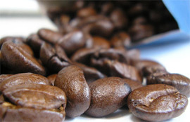 З кавових зерен мождна отримати і чудовий корисний напій і штучне пійло