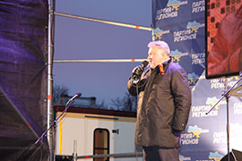 Калашніков на сцені антимайдану офіційно представлявся в якості одного з його організаторів
