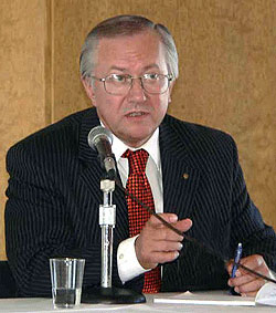 Тарасюк хоче заборонити банкам оббирати клієнтів Тарасюк хоче заборонити банкам оббирати клієнтів