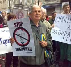 Янукович у Львові. Разом із свободівцями перепало і заукраїнцям