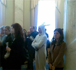 Якщо парламент перетворися на цирк, то й одягатися треба відповідно. Парламентський журналіст переполохав нардепів Якщо парламент перетворися на цирк, то й одягатися треба відповідно. Парламентський журналіст переполохав нардепів