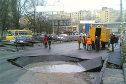 Янукович закликав Азарова напружити фантазію і повідати народу про досягнення Янукович закликав Азарова напружити фантазію і повідати народу про досягнення