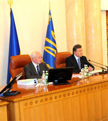 Несподіване прозріння. Азарова шокували “економічно обґрунтовані” тарифи ЖКГ Несподіване прозріння. Азарова шокували “економічно обґрунтовані” тарифи ЖКГ