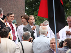 Томенко назвав абсурдом виклики у міліцію політиків за святкування Дня Незалежності Томенко назвав абсурдом виклики у міліцію політиків за святкування Дня Незалежності