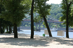 Столична влада хоче віддати забудовникам заповідні дніпровські острови