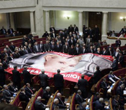 У Партії регіонів вважають акцію протесту опозиції водночас і дрібним хуліганством, і свідченням демократії У Партії регіонів вважають акцію протесту опозиції водночас і дрібним хуліганством, і свідченням демократії