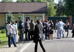 Журналістів не пускають в Межигір’я тому, що гарант їх не запрошує Журналістів не пускають в Межигір’я тому, що гарант їх не запрошує