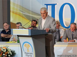 Литвин підписав мовний закон із думкою про округ? Литвин підписав мовний закон із думкою про округ?