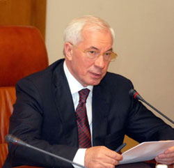 Азаров вже не звинувачує “попєрєдніков”. Тапер “вакансію” зайняли ЗМІ і експерти Азаров вже не звинувачує “попєрєдніков”. Тапер “вакансію” зайняли ЗМІ і експерти