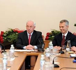 Кому вірити? Азаров каже, що тарифи на газ для населення після виборів не переглядатимуть Кому вірити? Азаров каже, що тарифи на газ для населення після виборів не переглядатимуть