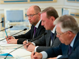 Опозиція хоче заслухати Азарова про митну війну. Регіоналів більше цікавить традиційна підготовка до зими Опозиція хоче заслухати Азарова про митну війну. Регіоналів більше цікавить традиційна підготовка до зими