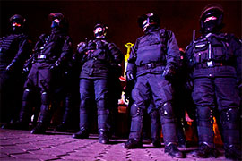 Азаров натякає на силовий варіант? Азаров натякає на силовий варіант?