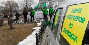 У МВС кажуть, що ДАІшник, який вчора кинувся на машину євромайдану, травмувався У МВС кажуть, що ДАІшник, який вчора кинувся на машину євромайдану, травмувався