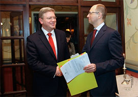 Яценюк: Україна виконуватиме угоди про транзит російського газу до Європи Яценюк: Україна виконуватиме угоди про транзит російського газу до Європи